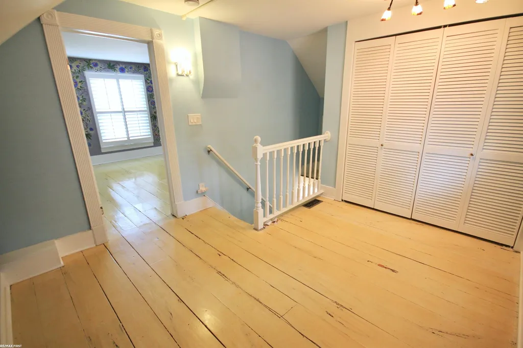 48 W Burdick Street Oxford Village MI 48371