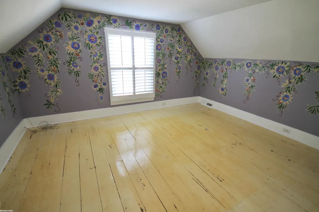 48 W Burdick Street Oxford Village MI 48371
