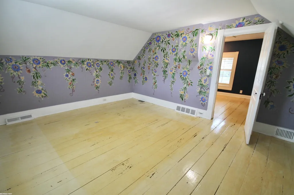 48 W Burdick Street Oxford Village MI 48371