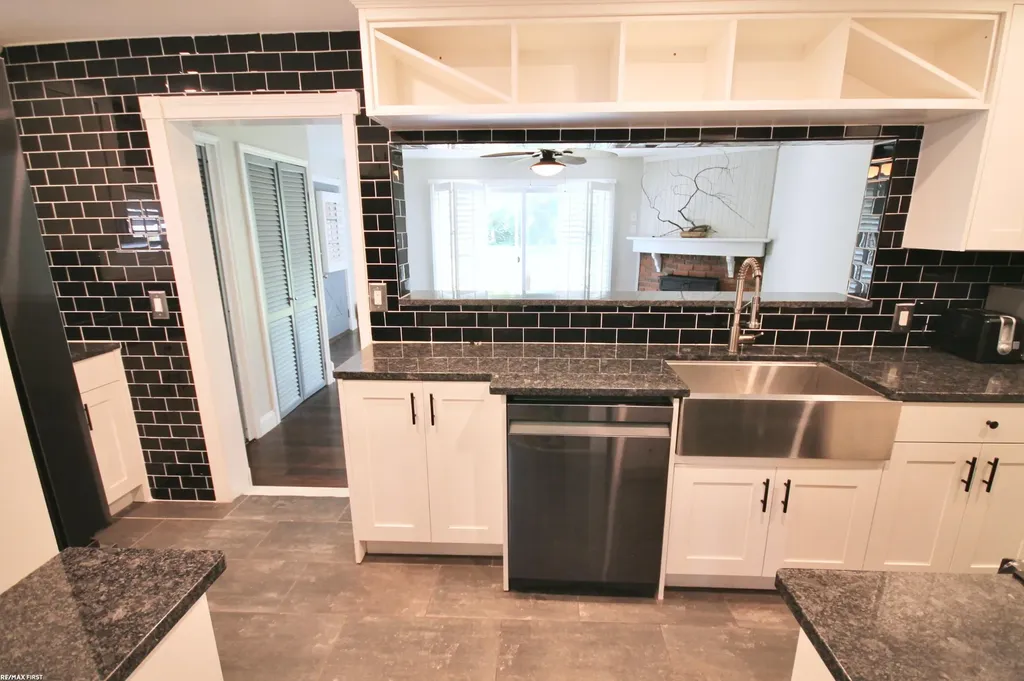 48 W Burdick Street Oxford Village MI 48371