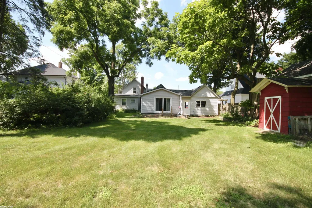 48 W Burdick Street Oxford Village MI 48371