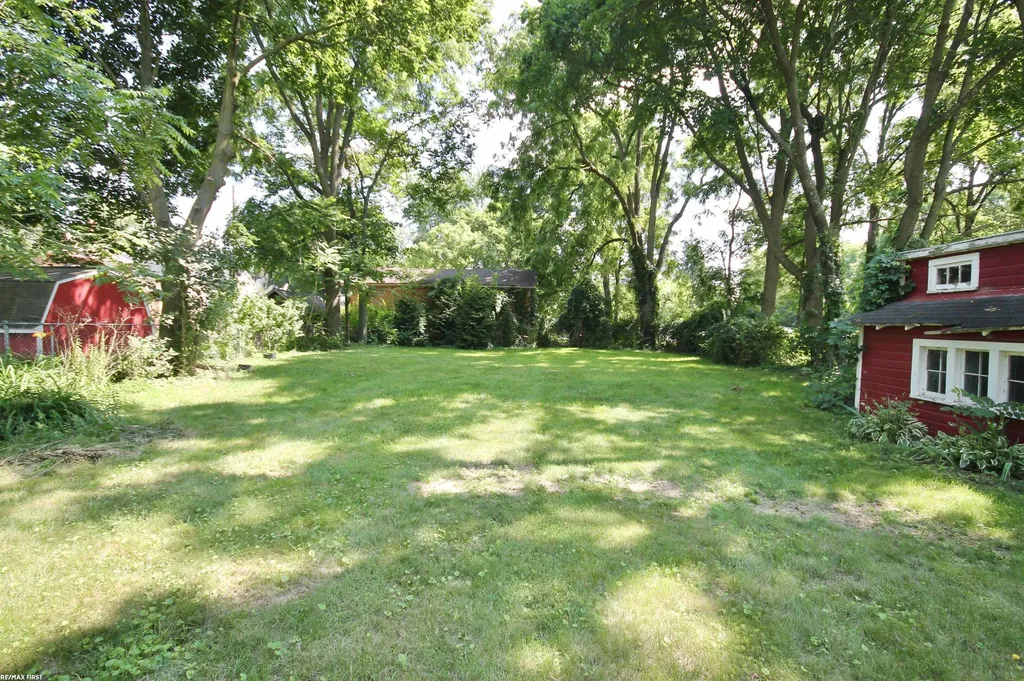 48 W Burdick Street Oxford Village MI 48371