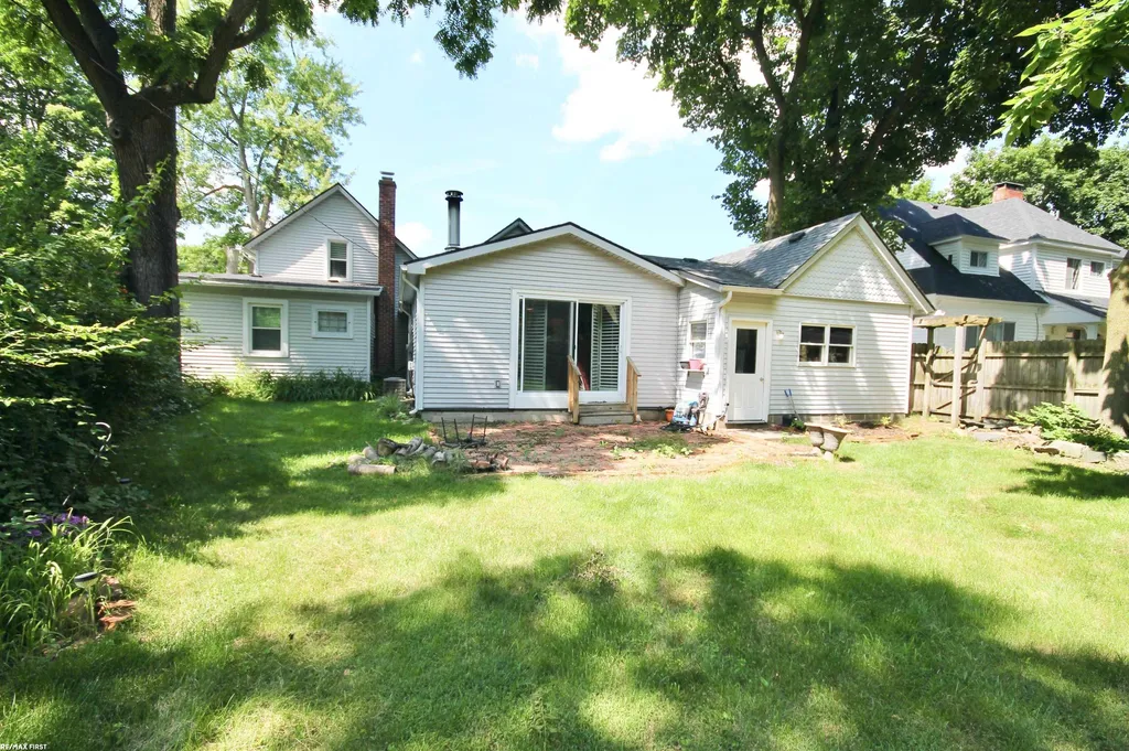 48 W Burdick Street Oxford Village MI 48371
