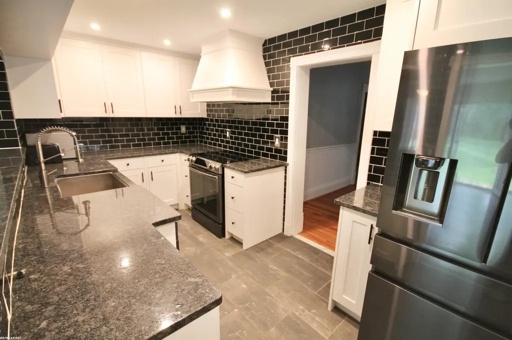 48 W Burdick Street Oxford Village MI 48371
