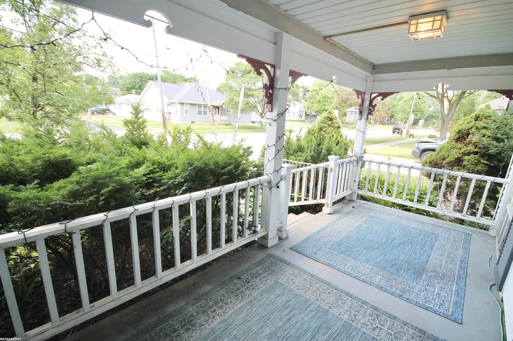 48 W Burdick Street Oxford Village MI 48371