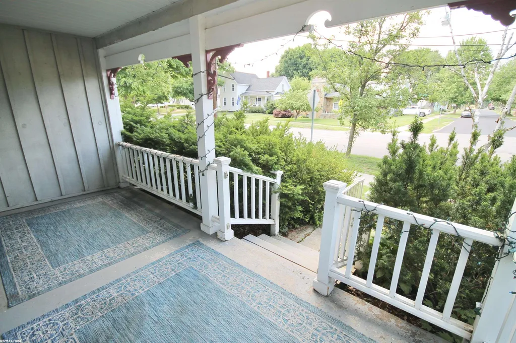 48 W Burdick Street Oxford Village MI 48371
