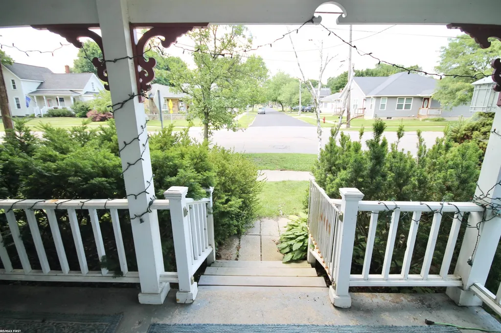 48 W Burdick Street Oxford Village MI 48371