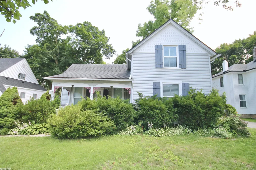 48 W Burdick Street Oxford Village MI 48371