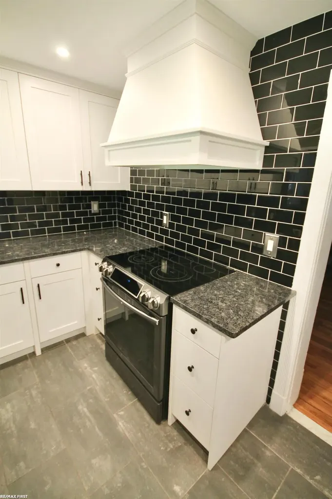 48 W Burdick Street Oxford Village MI 48371