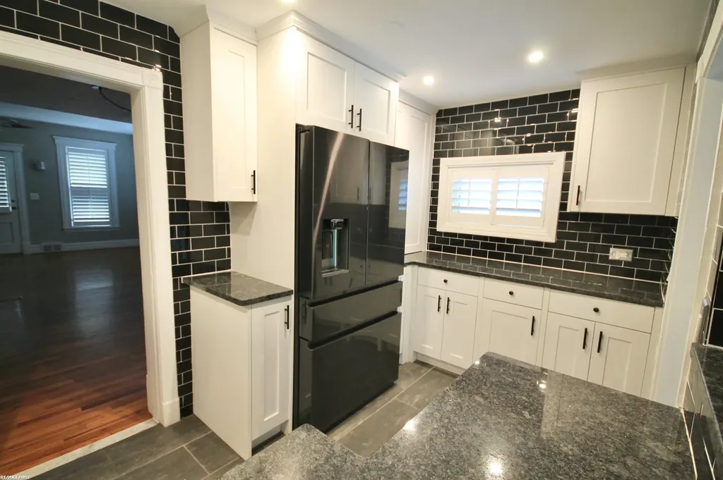 48 W Burdick Street Oxford Village MI 48371