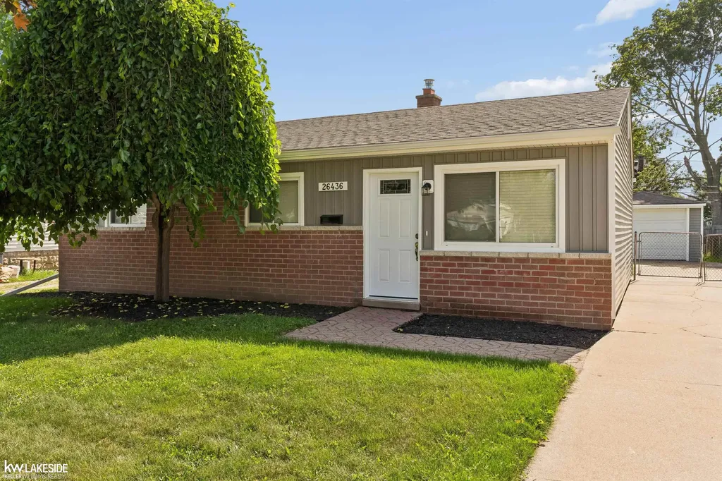 26436 Hollywood Street Roseville City MI 48066