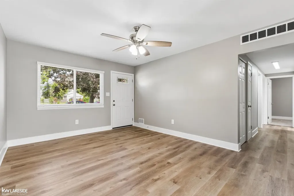26436 Hollywood Street Roseville City MI 48066