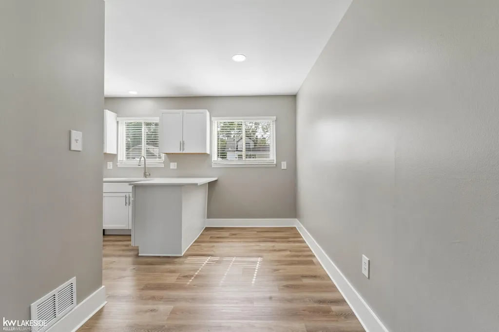 26436 Hollywood Street Roseville City MI 48066