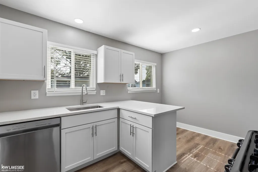 26436 Hollywood Street Roseville City MI 48066