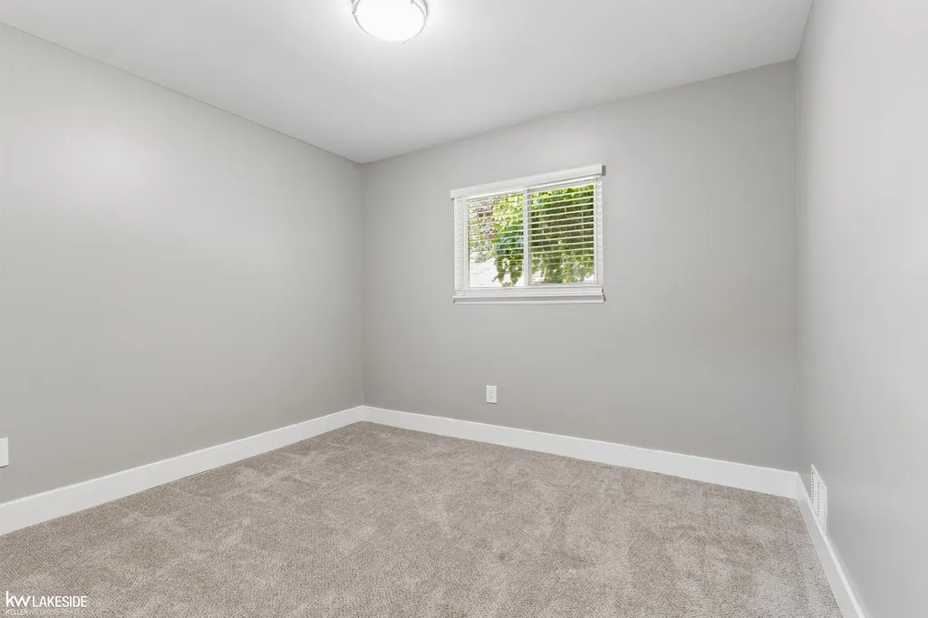 26436 Hollywood Street Roseville City MI 48066