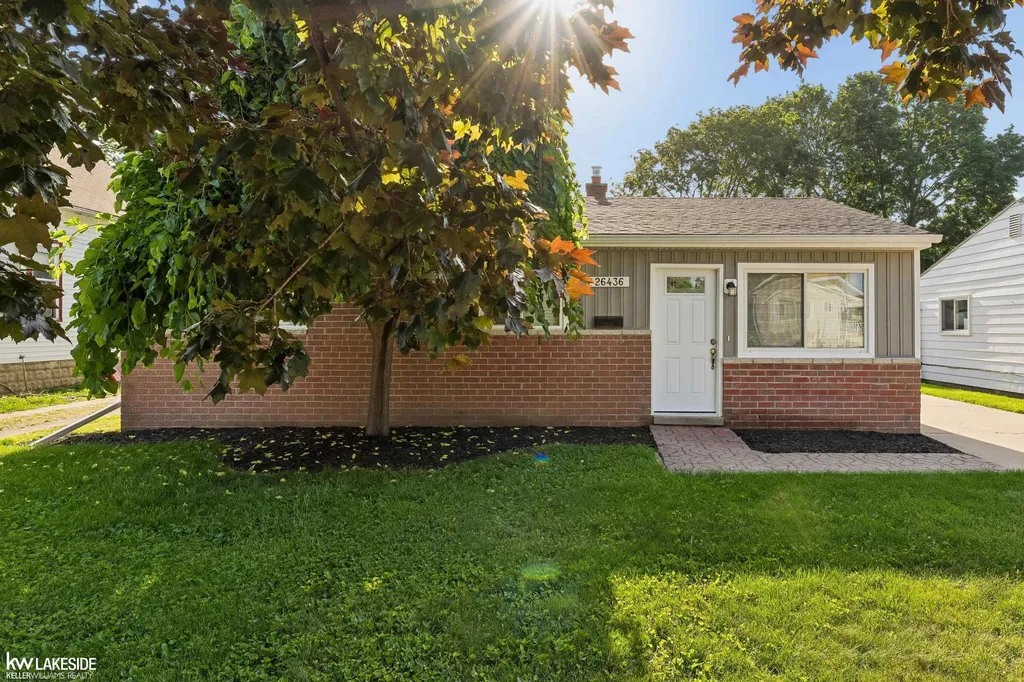 26436 Hollywood Street Roseville City MI 48066
