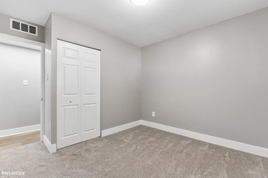 26436 Hollywood Street Roseville City MI 48066