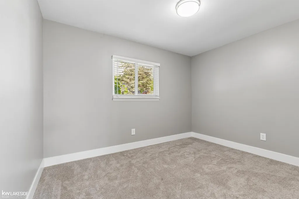 26436 Hollywood Street Roseville City MI 48066