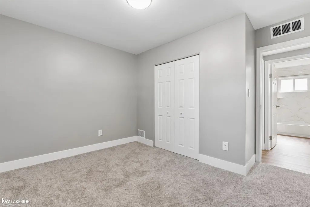 26436 Hollywood Street Roseville City MI 48066