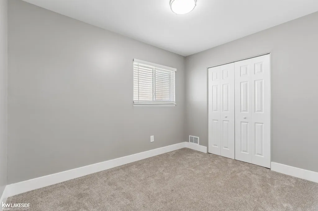 26436 Hollywood Street Roseville City MI 48066