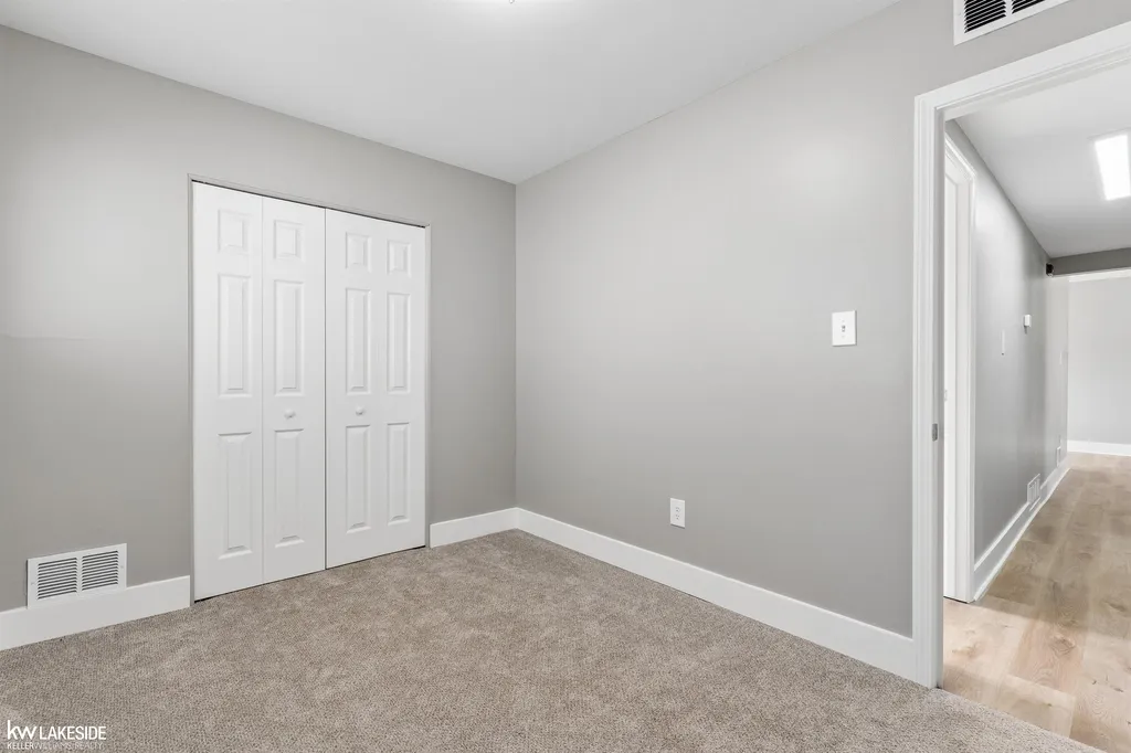 26436 Hollywood Street Roseville City MI 48066