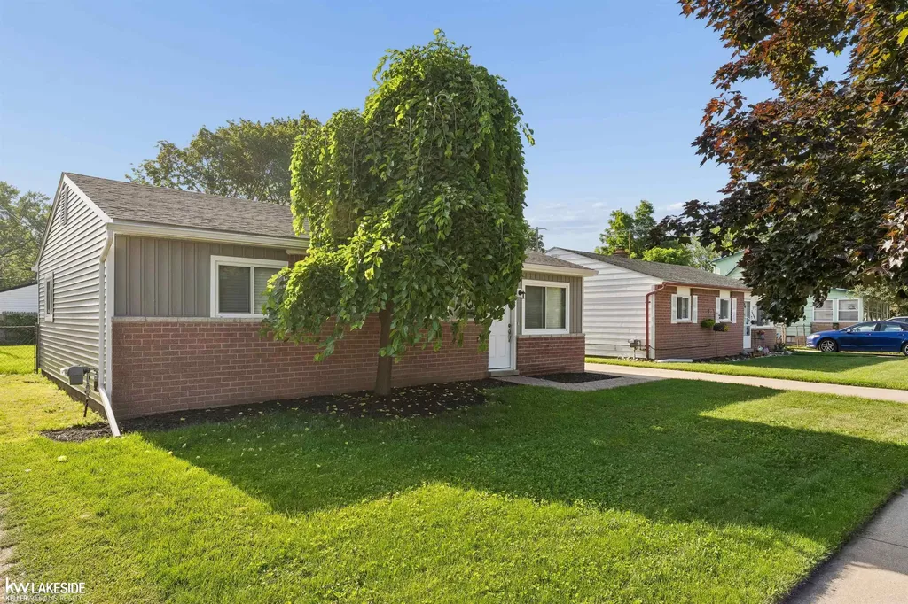 26436 Hollywood Street Roseville City MI 48066