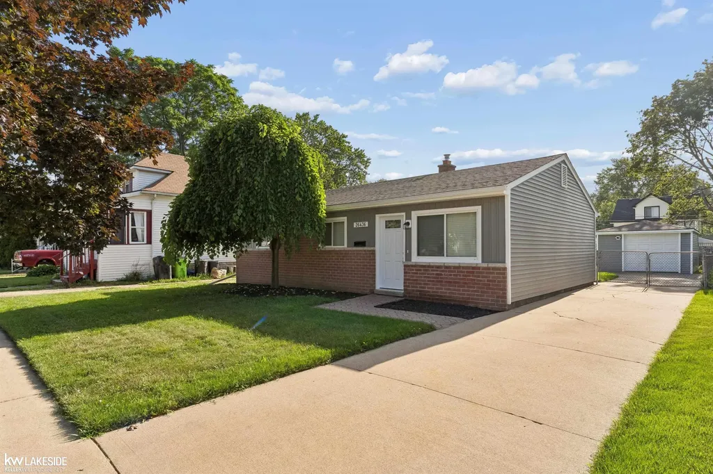 26436 Hollywood Street Roseville City MI 48066