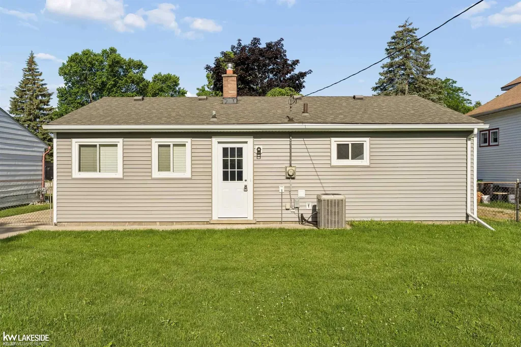 26436 Hollywood Street Roseville City MI 48066