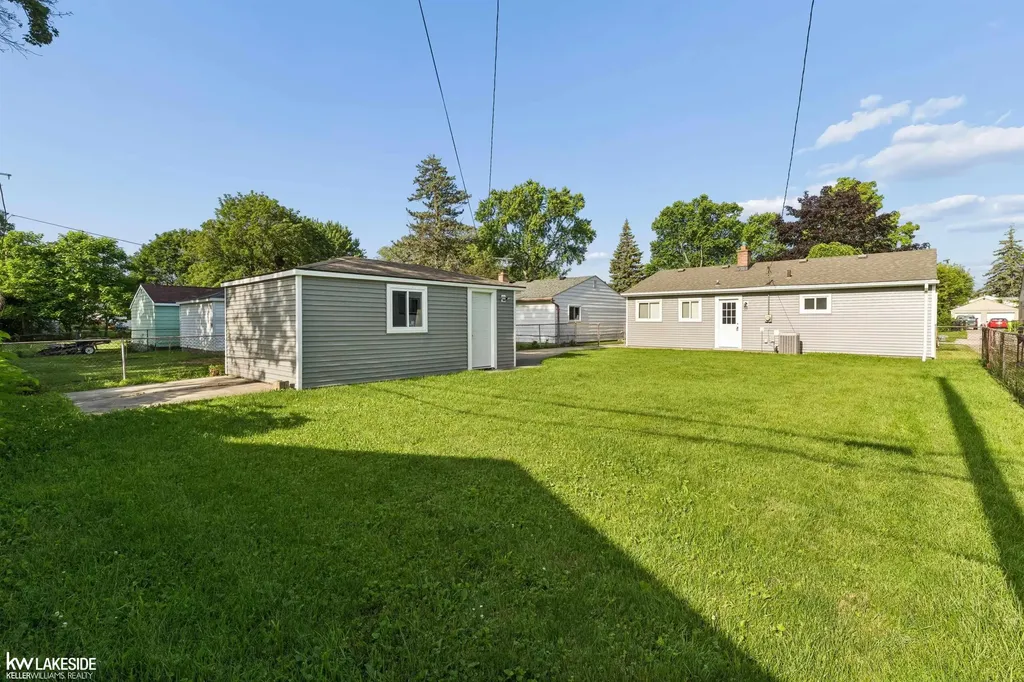 26436 Hollywood Street Roseville City MI 48066