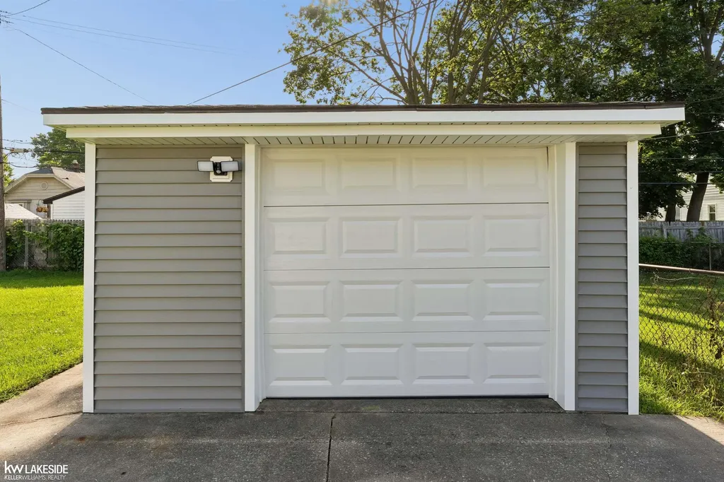 26436 Hollywood Street Roseville City MI 48066