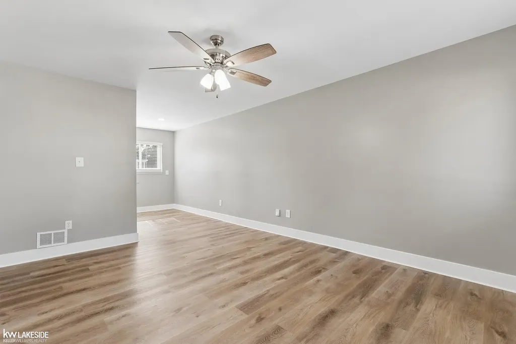 26436 Hollywood Street Roseville City MI 48066