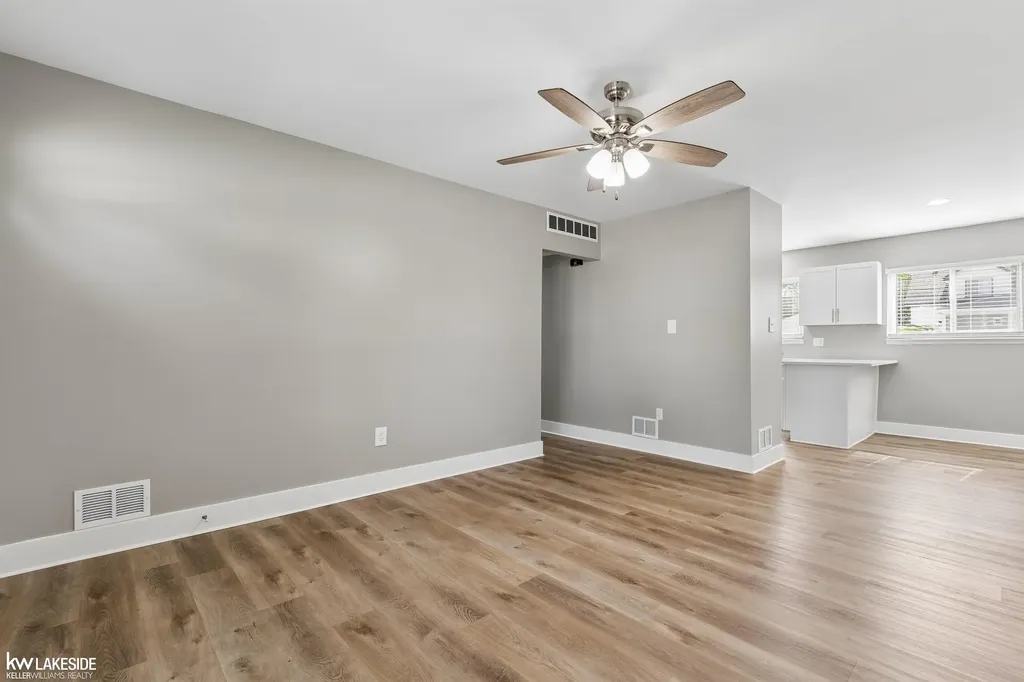 26436 Hollywood Street Roseville City MI 48066