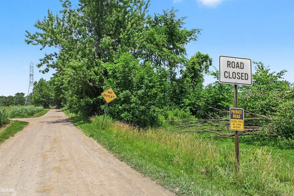 4345 Starville Road China Township MI 48054