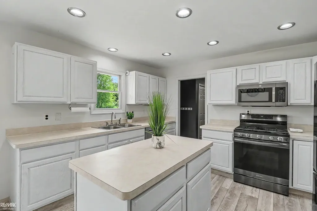 4345 Starville Road China Township MI 48054