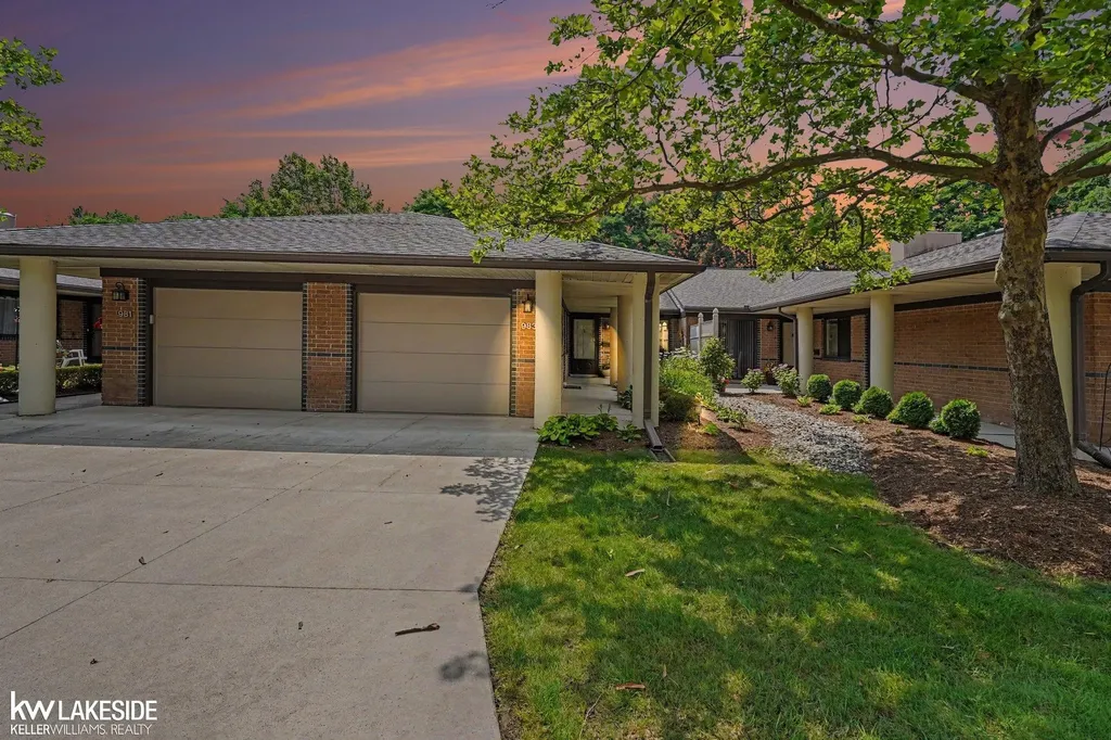 983 Wexford Way Rochester Hills City MI 48307