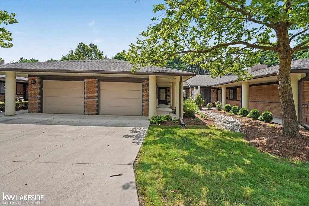 983 Wexford Way Rochester Hills City MI 48307