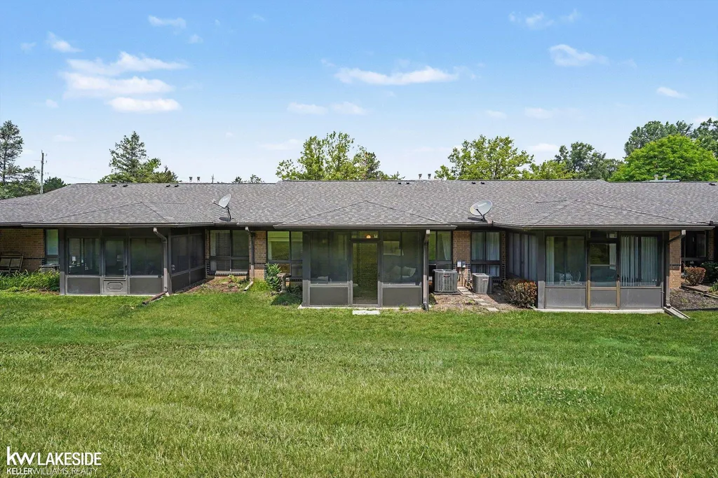 983 Wexford Way Rochester Hills City MI 48307