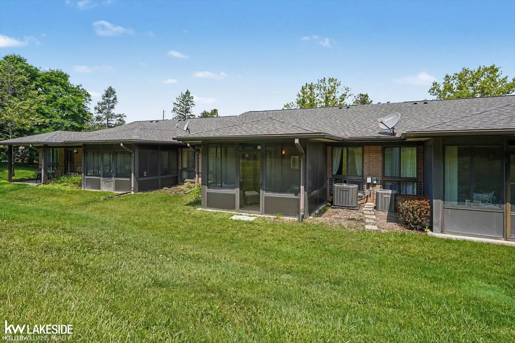 983 Wexford Way Rochester Hills City MI 48307
