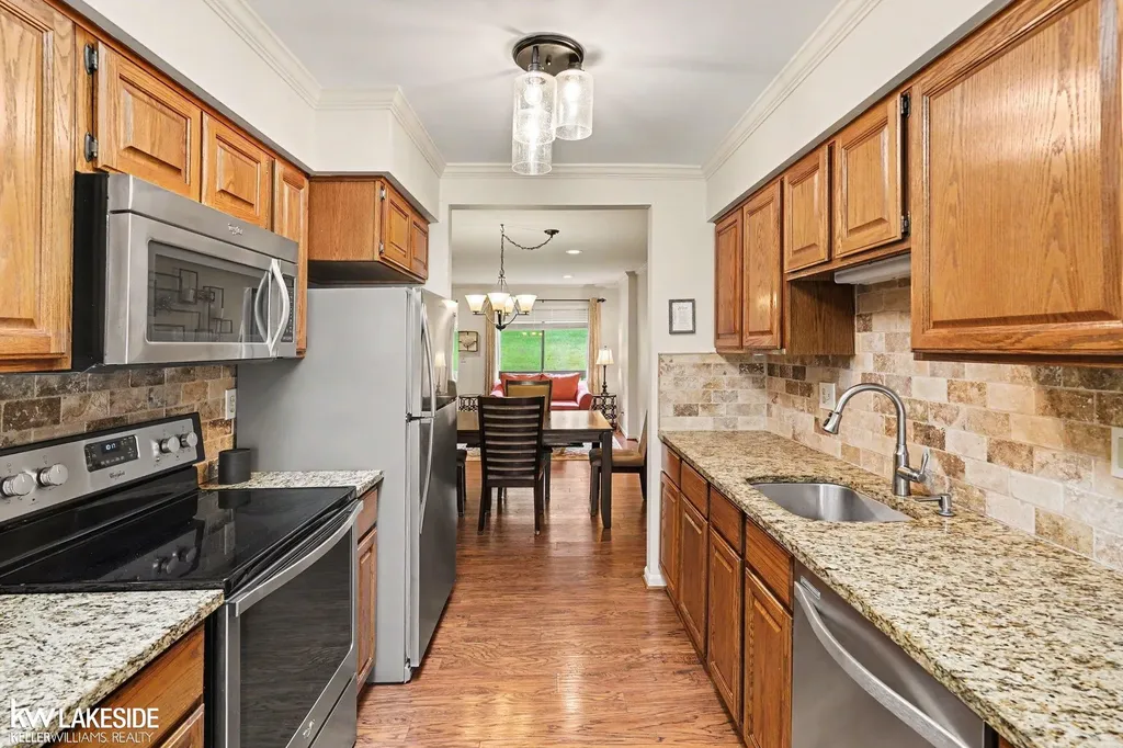983 Wexford Way Rochester Hills City MI 48307