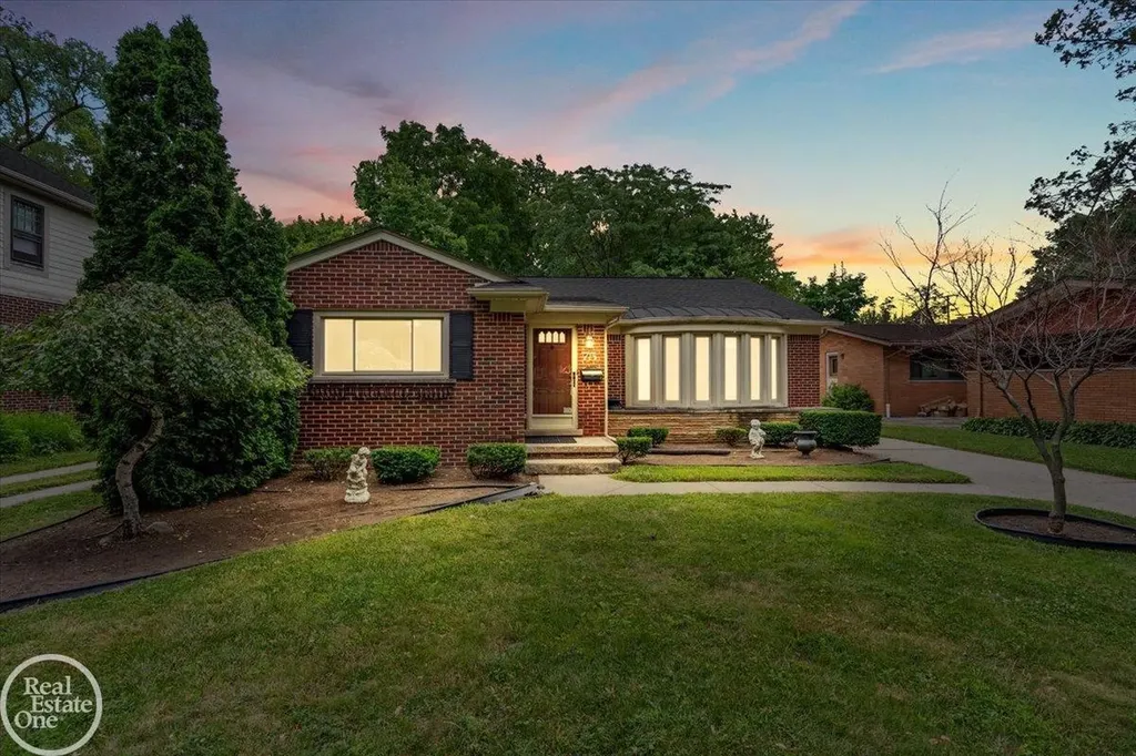 75 Lodewyck Street Mt. Clemens City MI 48043