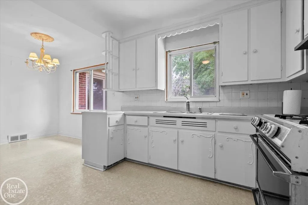 75 Lodewyck Street Mt. Clemens City MI 48043