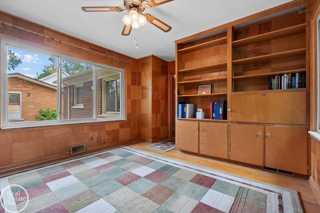 75 Lodewyck Street Mt. Clemens City MI 48043