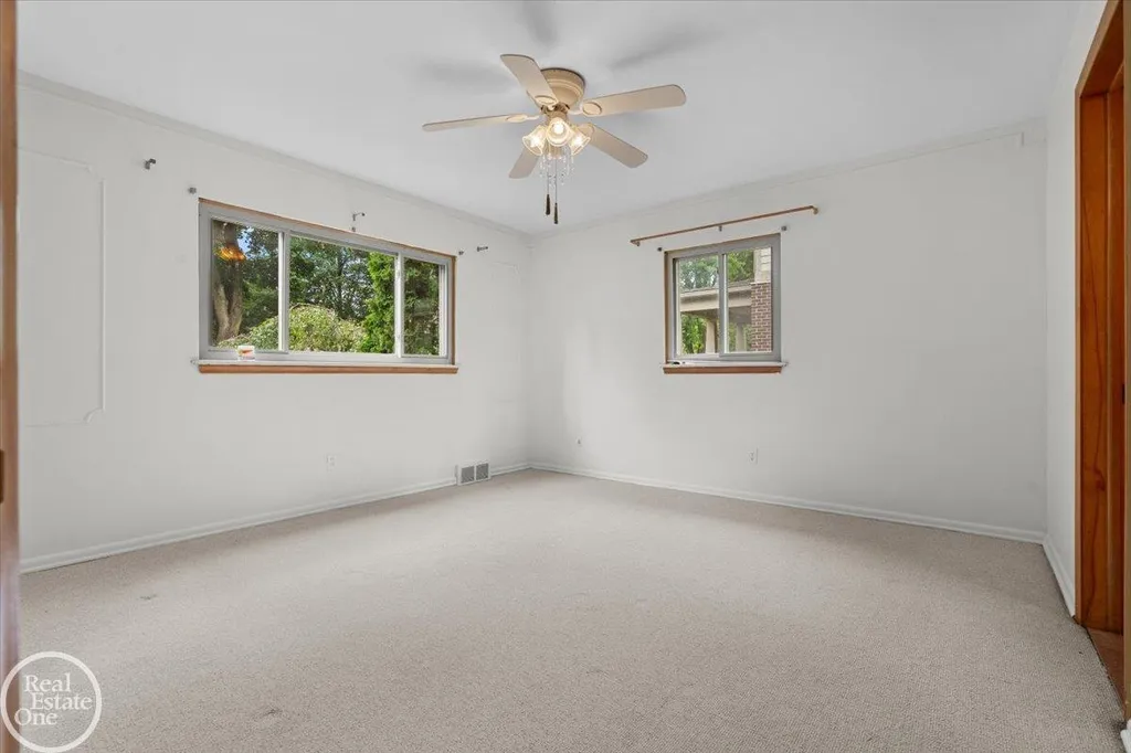 75 Lodewyck Street Mt. Clemens City MI 48043