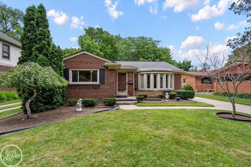 75 Lodewyck Street Mt. Clemens City MI 48043