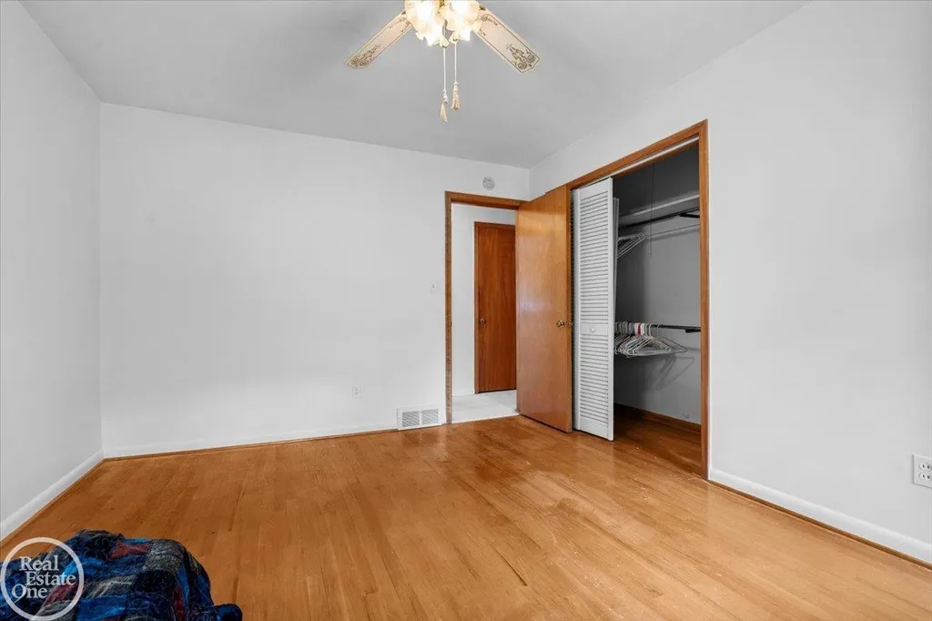 75 Lodewyck Street Mt. Clemens City MI 48043