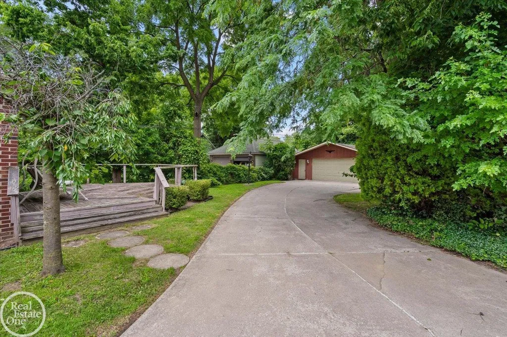 75 Lodewyck Street Mt. Clemens City MI 48043