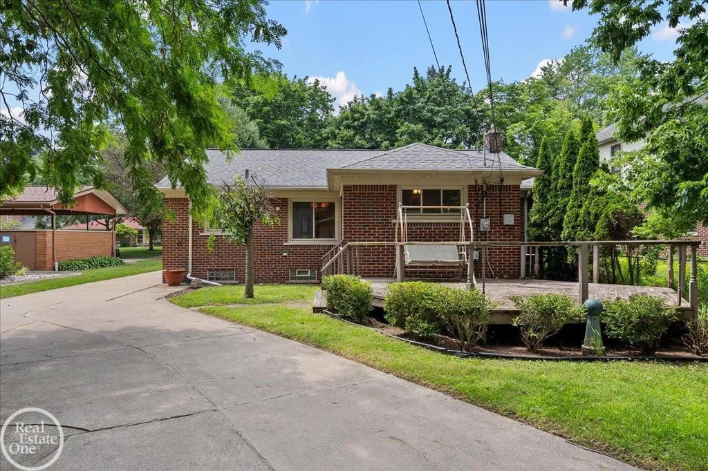 75 Lodewyck Street Mt. Clemens City MI 48043