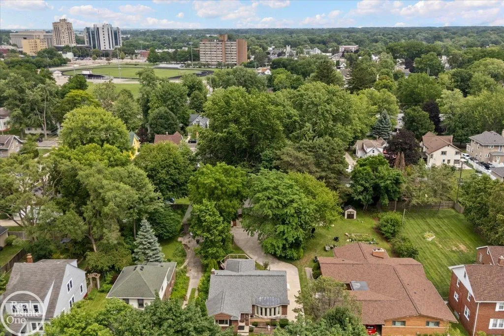 75 Lodewyck Street Mt. Clemens City MI 48043