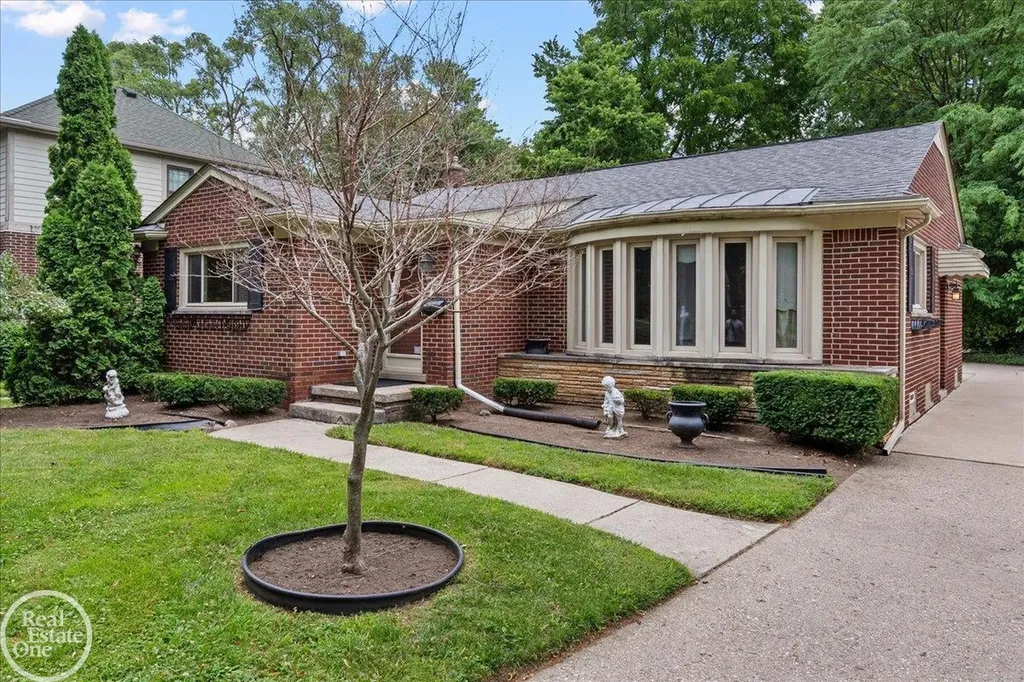 75 Lodewyck Street Mt. Clemens City MI 48043