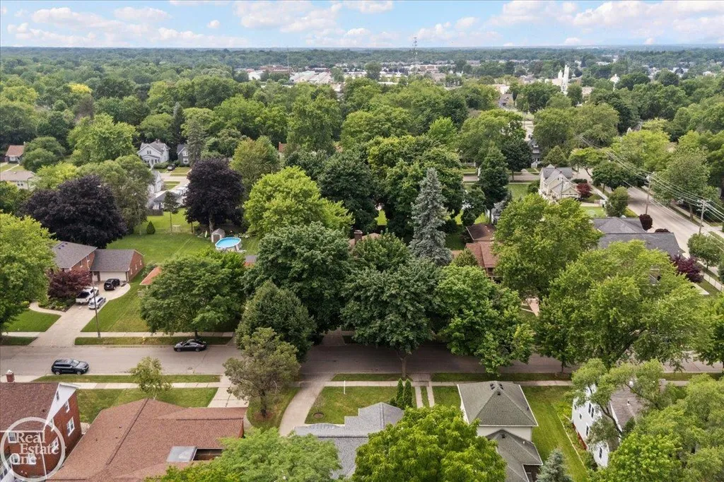 75 Lodewyck Street Mt. Clemens City MI 48043